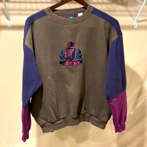 Vintage Izod logo crew neck emblem